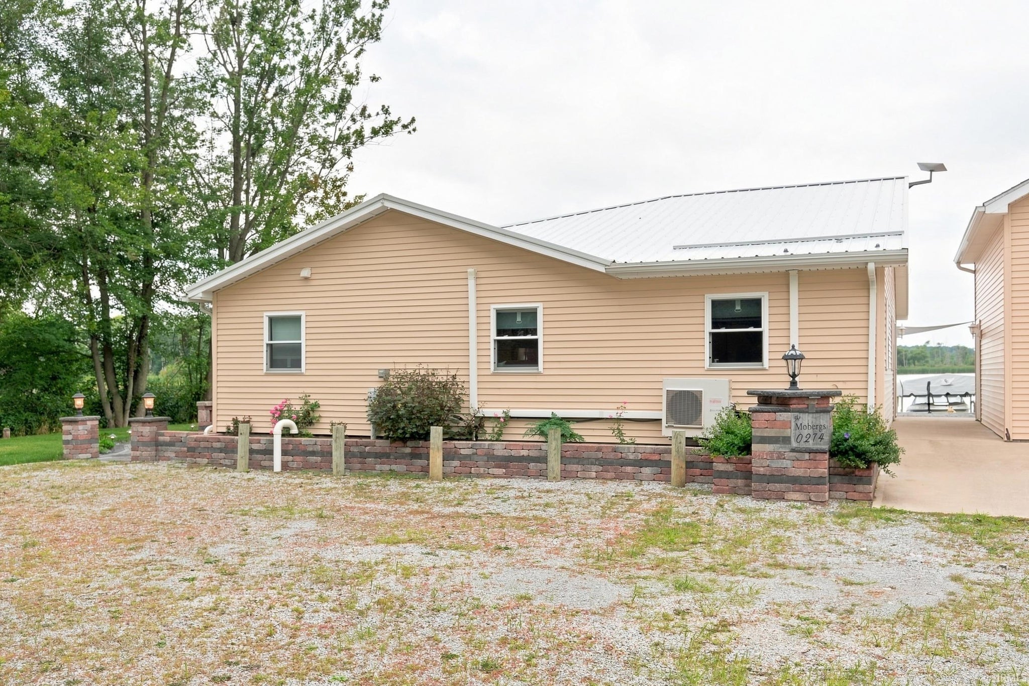Image of 274 W Waldron Lake Drive